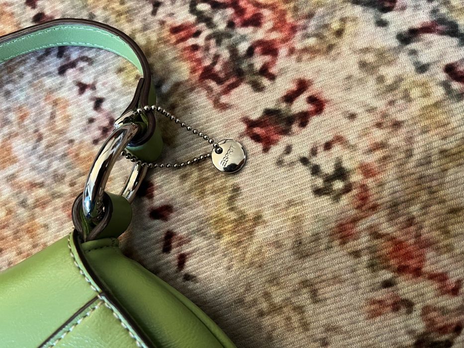 Малка дамска чанта на марката Esprit