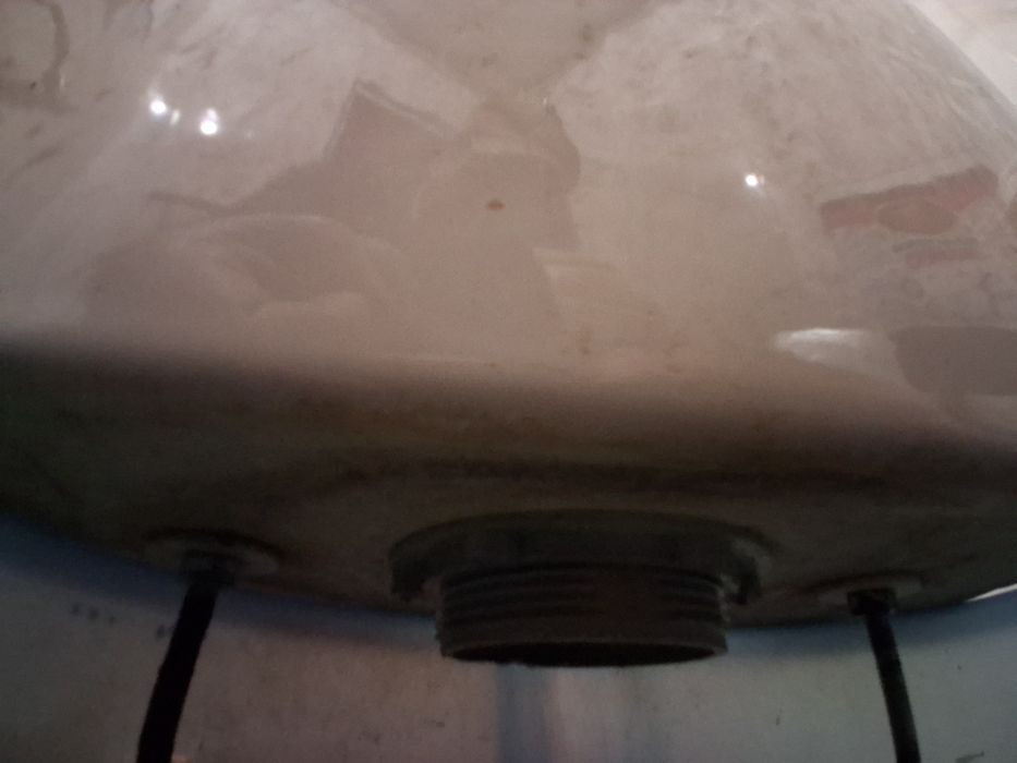 Тоалетно казанче порцеланово