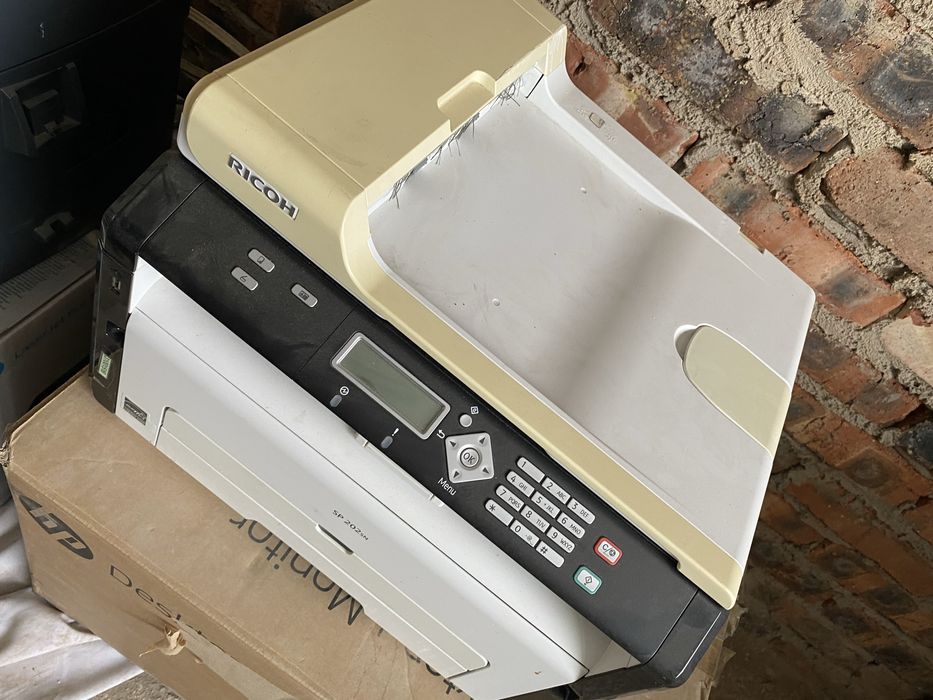 Много функциональный устройство