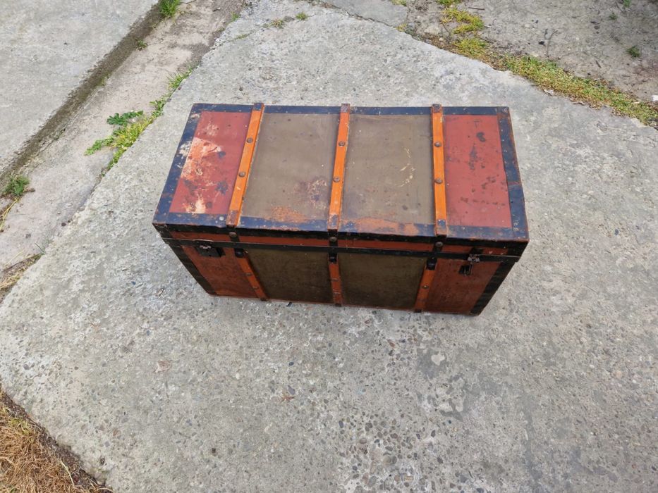 Vând cufăr vechi anii 1960