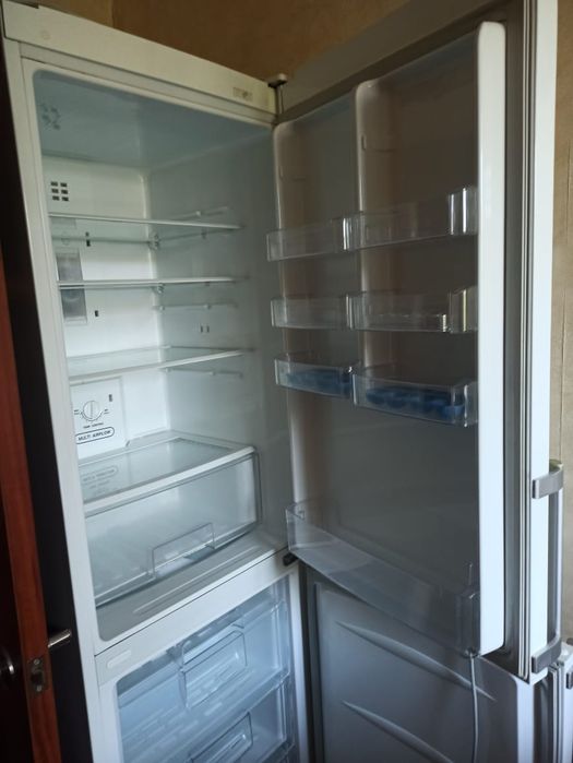 Холодильник LG двухкамерный