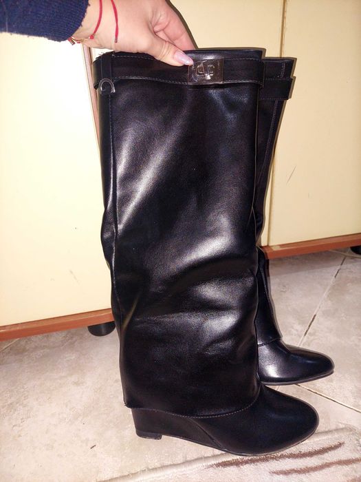 Дамски черни чизми