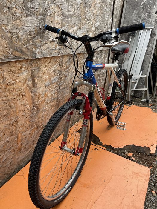 Bicicleta gt cadru aluminiu roti 26”