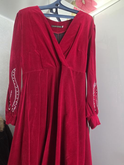 Продаю платье в отличном сост