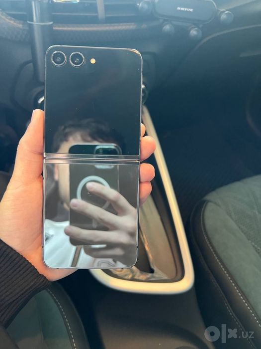 Samsung Galaxy Z Flip 5 идеальное состояние