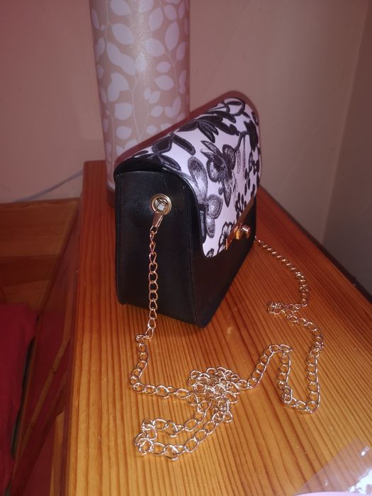 Дамска малка чантичка