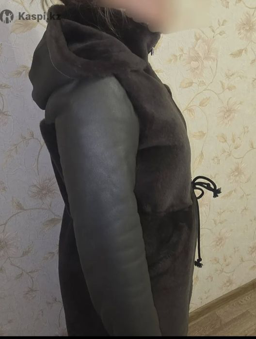 Продам женскую дубленку.
