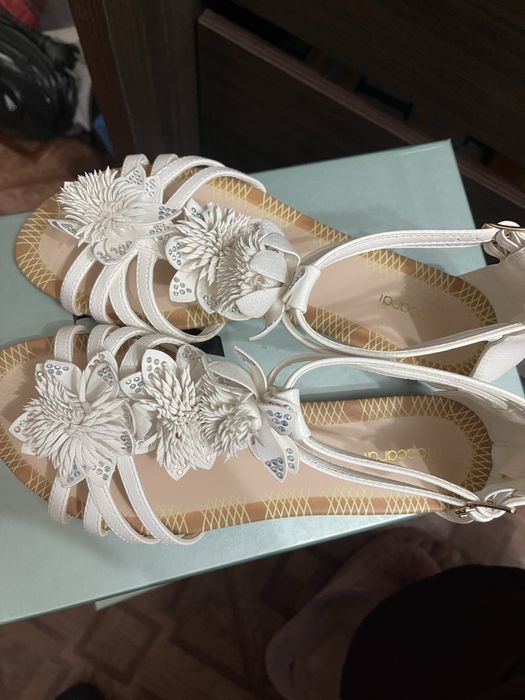 Продаю сандали хорошего качества.