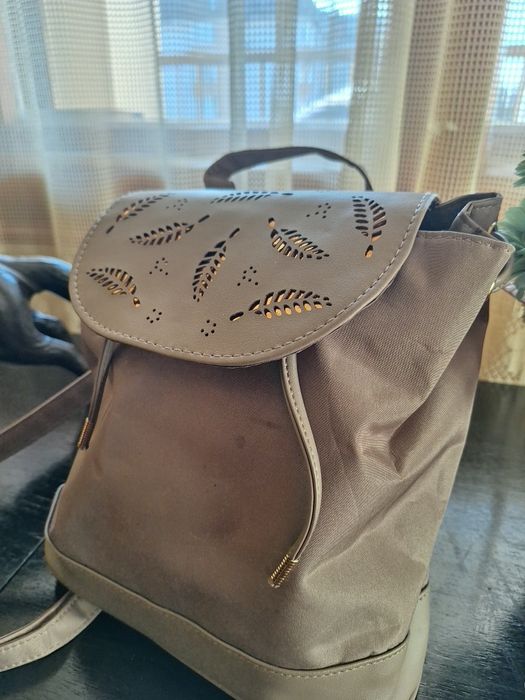 Дамска    раница