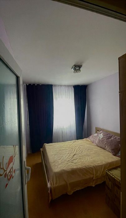 vând apartament 3 camere 56 mp decomandat