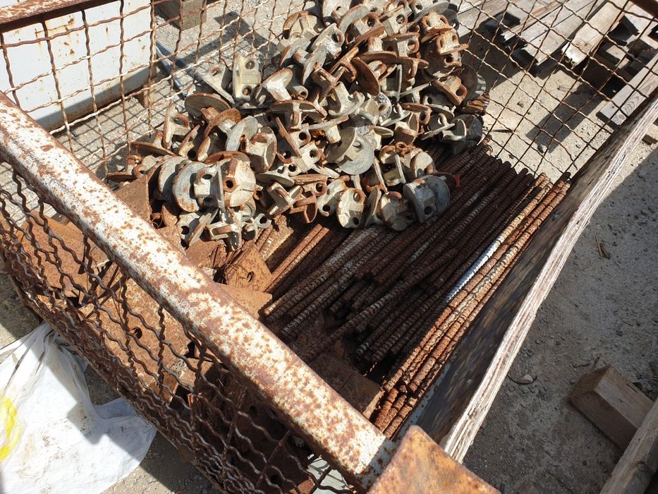 Нови поцинковани шпилки за кофраж