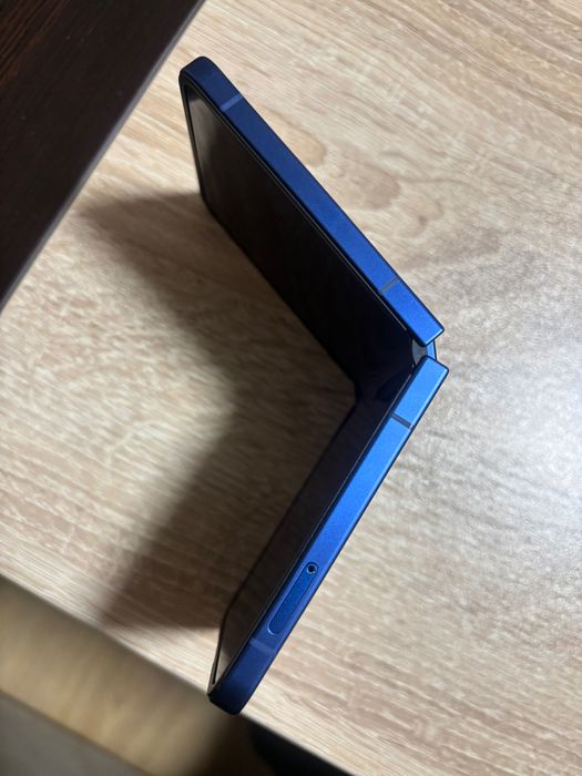 Samsung Galaxy Z Flip7 256GB като нов