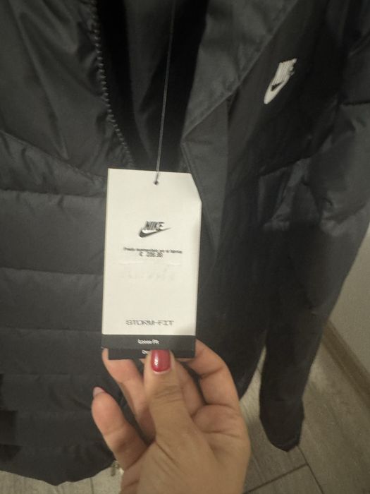 Чисто ново яке Nike