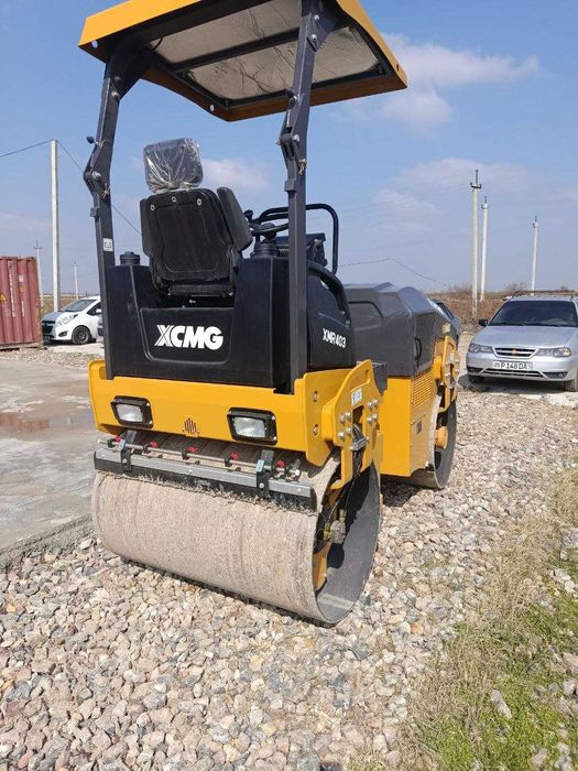 XCMG XMR403  дорожный каток (тротуарный каток) массой 4 тонны