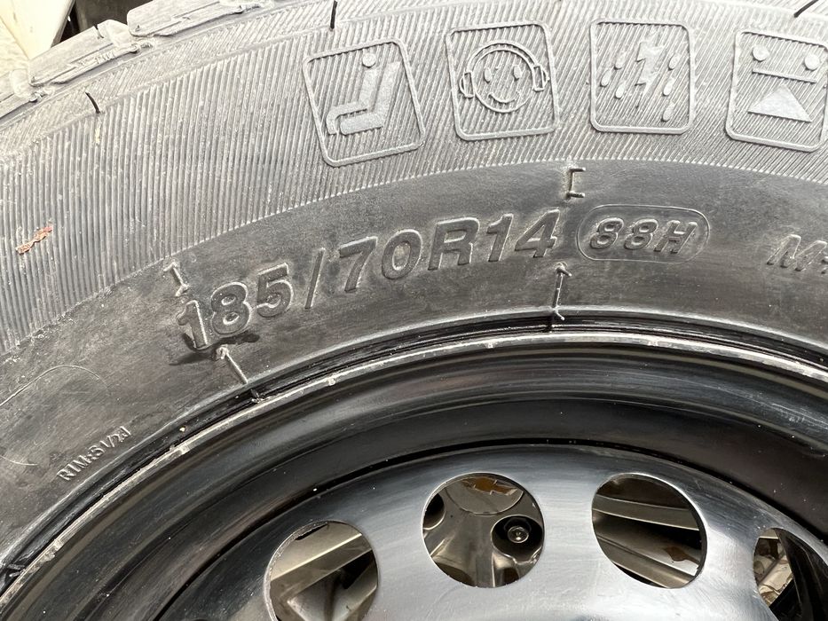 Продам новая резина в комплекте в отличном состояний