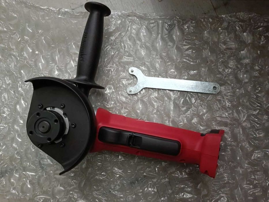 Чисто нови Milwaukee Машини (цена за всяка в описанието)