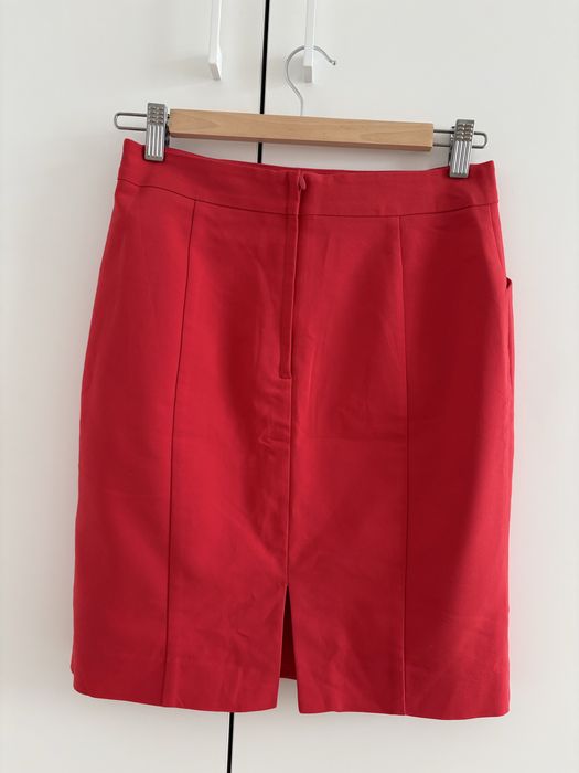 2 Дамски поли H&M за 10 евро общо в червено и бордо