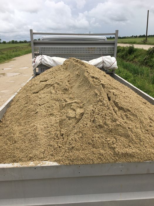 Nisip Pamant negru vegetal  Balastru Pietris Chisai