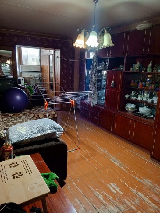 Продам квартиру 4/3/5, кирпич, раздельный санузел, два балкона, своя