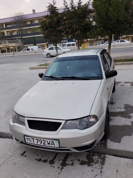 Nexia 2 sotiladi 2009 yil 30 mln 
2009 yil
Rangi Stalnoy
Polni