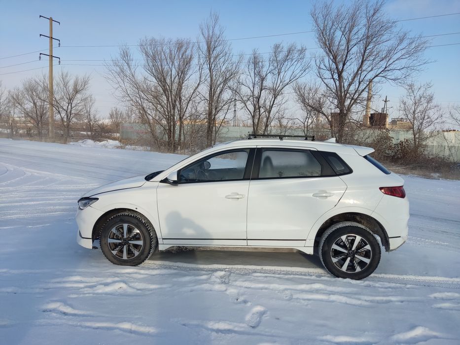 BYD  E2 электромобиль