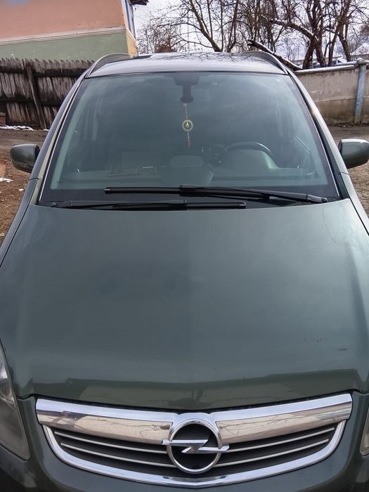 Opel zafira; an 2010;motor 1,7.