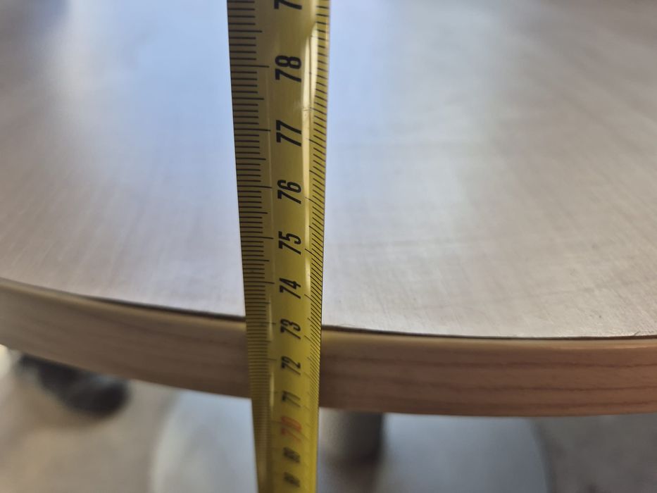 Кръгли маси с метални крака