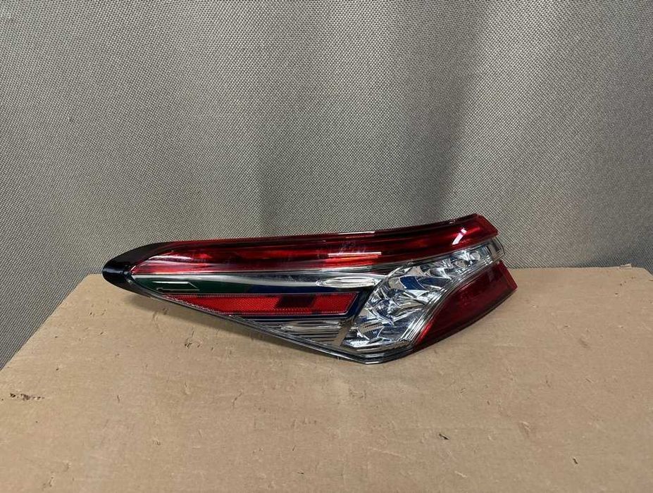 Фонарь (наружный Led) левый Toyota Camry V70