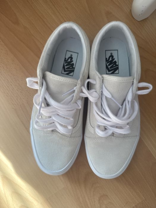Продам белые vans old skull с коробкой