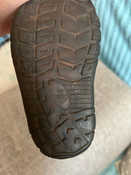 Продам детскую обувь