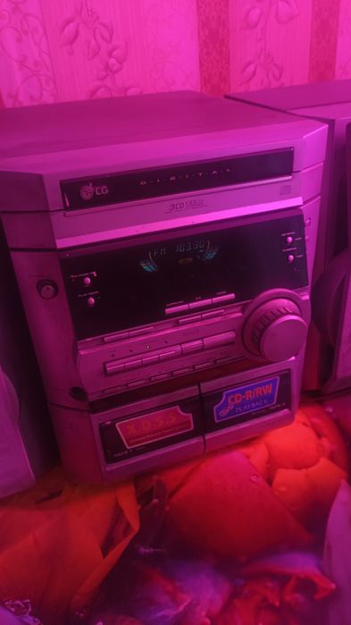 Продам музыкальный центр LG