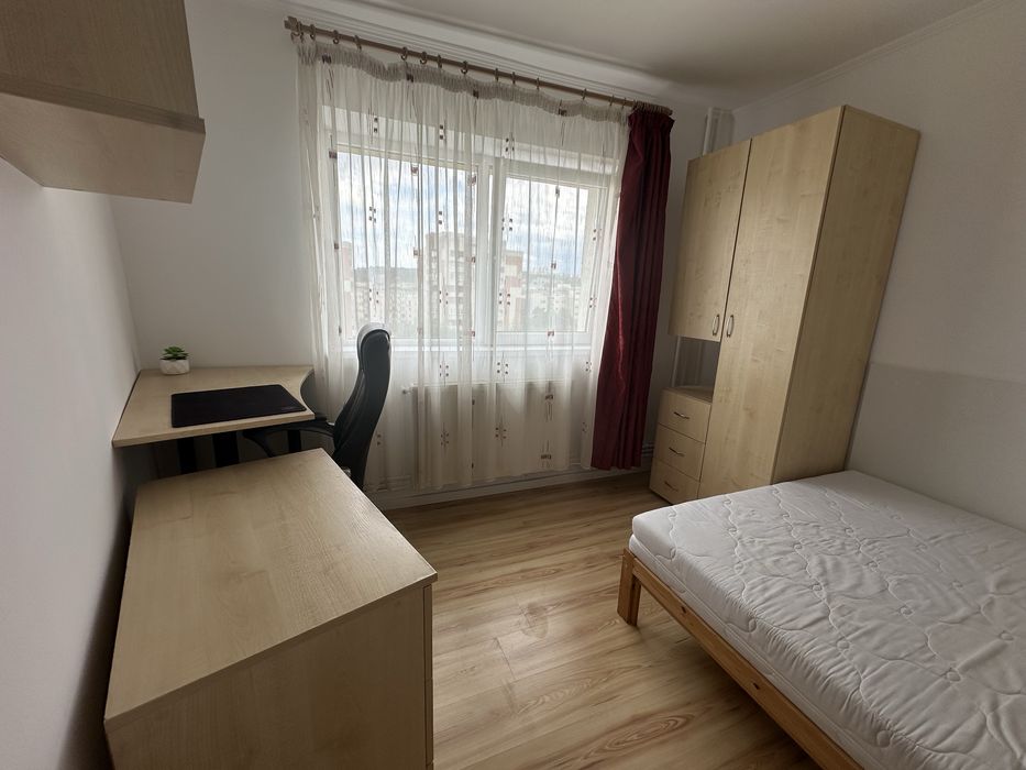 Inchiriez apartament 2 camere, decomandat, Manastur , inlcusiv parcare in parking acoperit