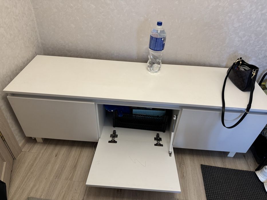 Тумбк под телевизор