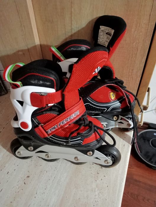 Vând role  Ferrari pentru copii mărimea 30-33