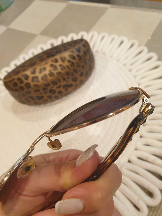 Слънчеви очила Guess с леопардова рамка