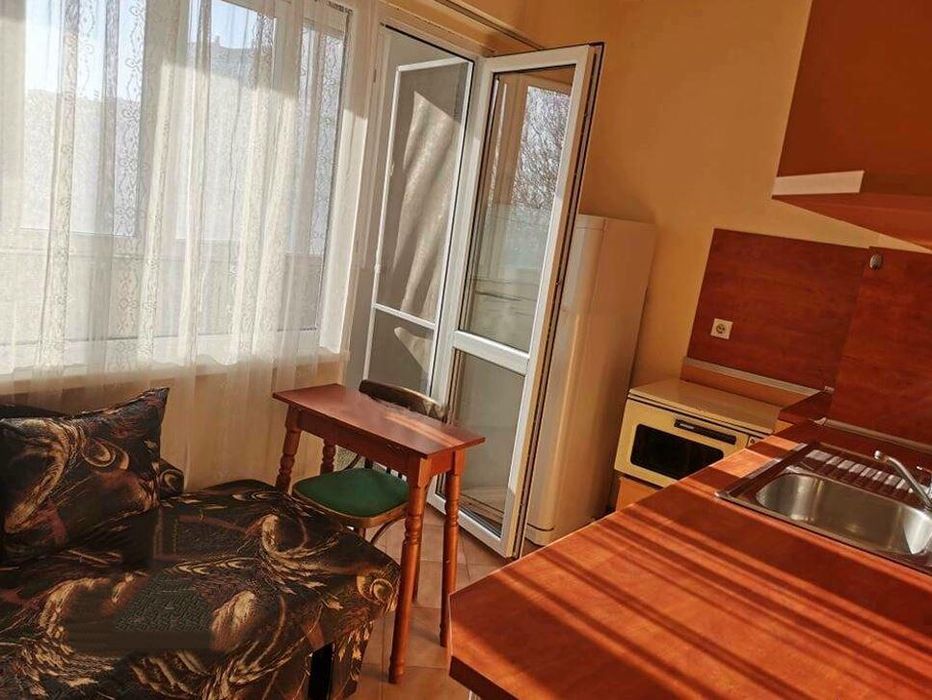 Дава се под наем Едностаен апартамент в Бургас, Меден рудник - зона Б - 48 кв.м за 229.5 € - Снимка #1