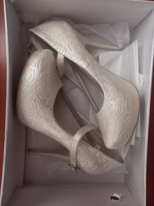 Продам туфли свадебные