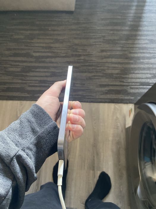 Samsung a 56 sotiladi.