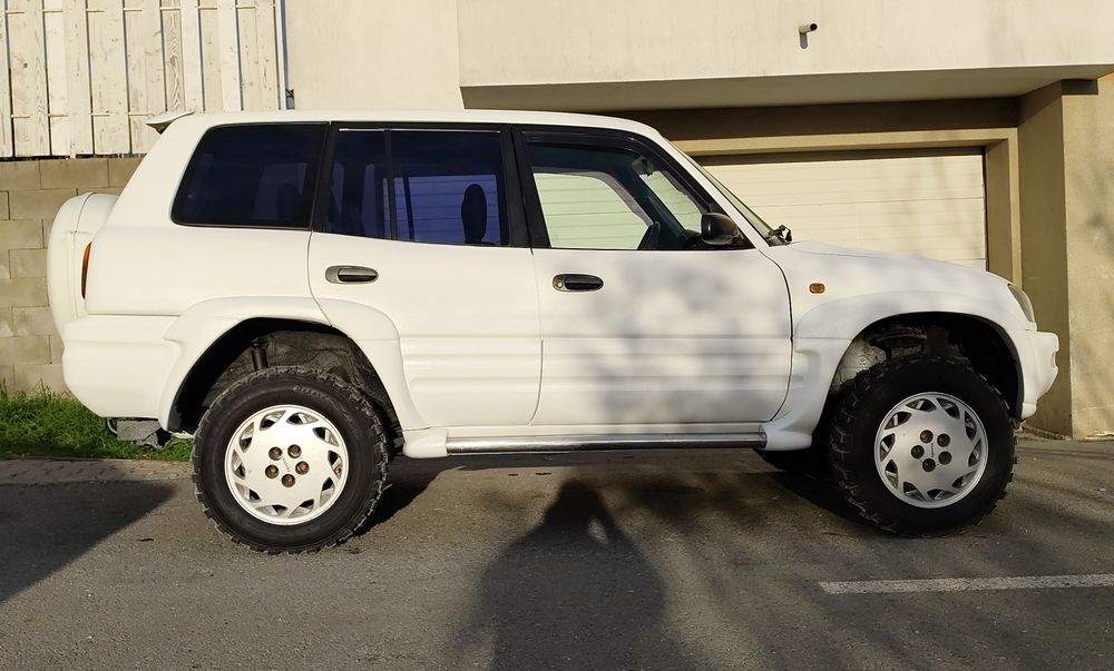 Toyota RAV4 an 1998, motor 2.0 benzina 130cp
