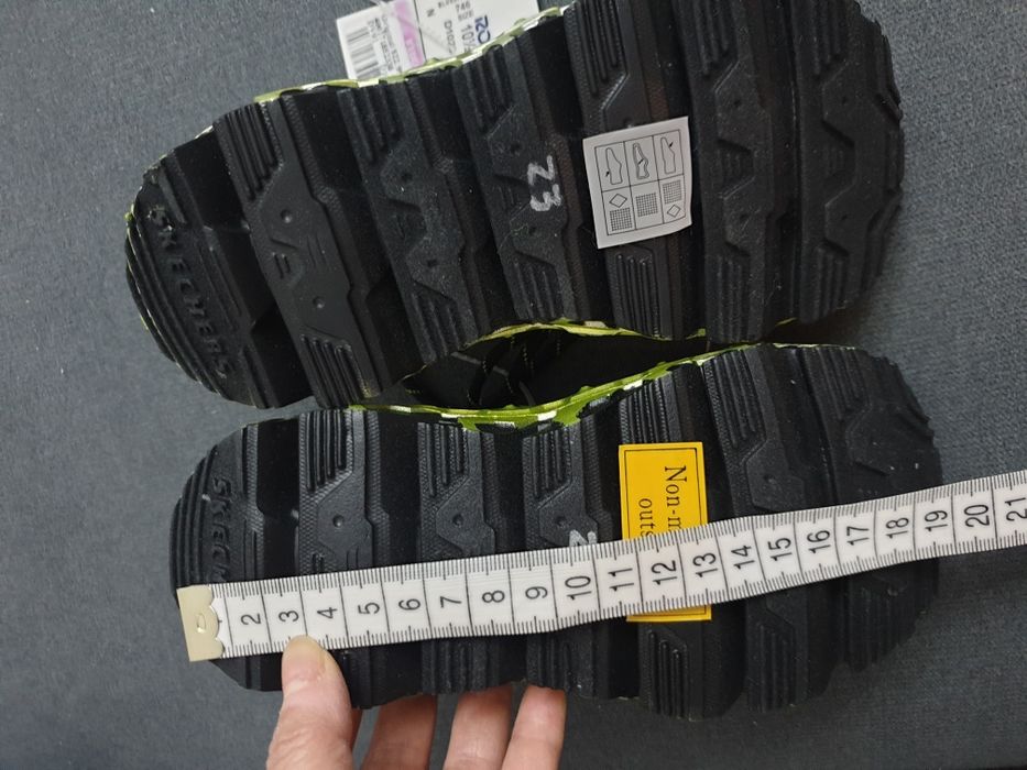 Кроссовки детские..