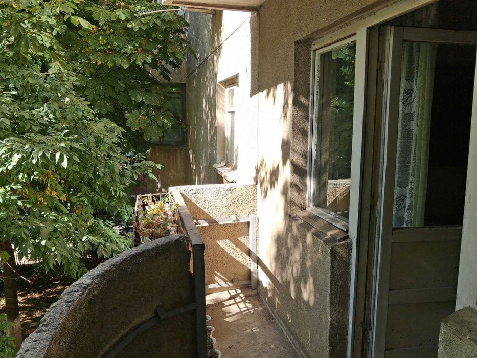 Proprietar vand 2 camere, Piata Sudului, et. 1, 2 balcoane, metrou în apropiere