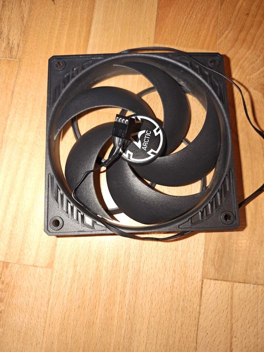 Вентилатори Arctic p12 pwm (8бр)