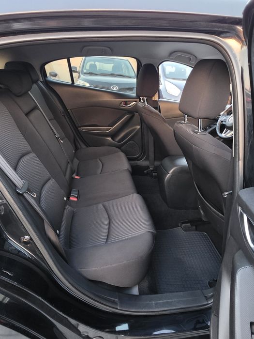 Mazda 3 an 2016 motor 2.0 benzina posibilitatea rate fără avans