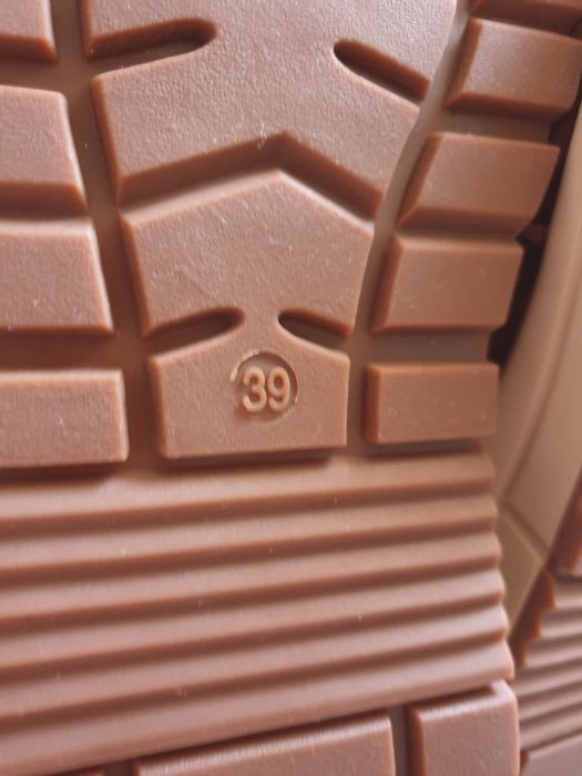 Женские кроссовки