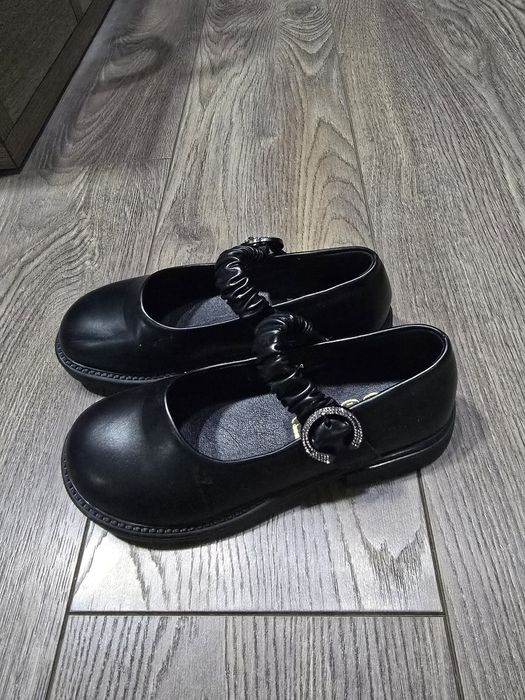 Красивые туфли туфельки на девочку