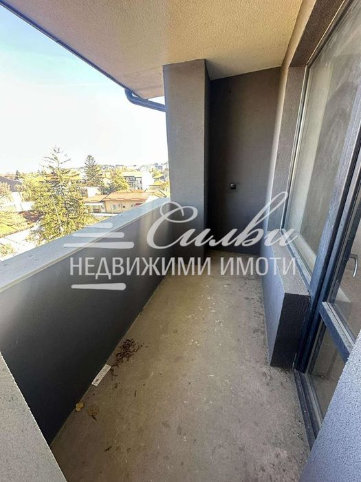 Тристаен апартамент- кв.Вароша