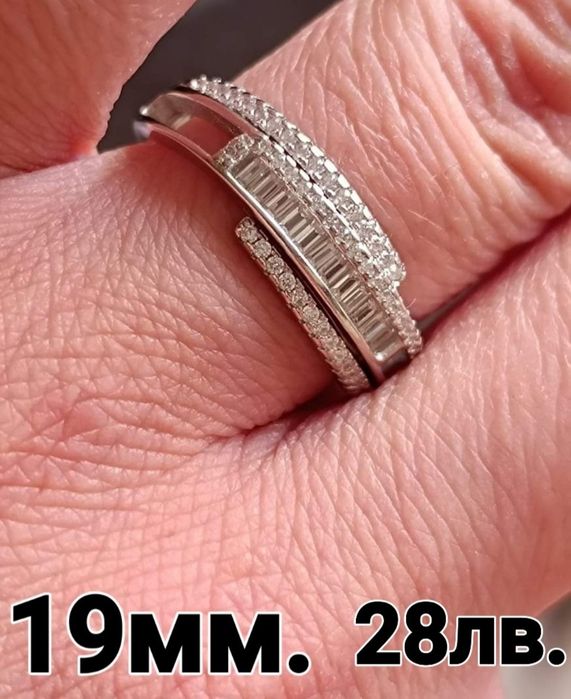 Сребърни пръстени и обици.