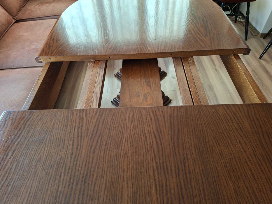 Продавам маса дъбова.