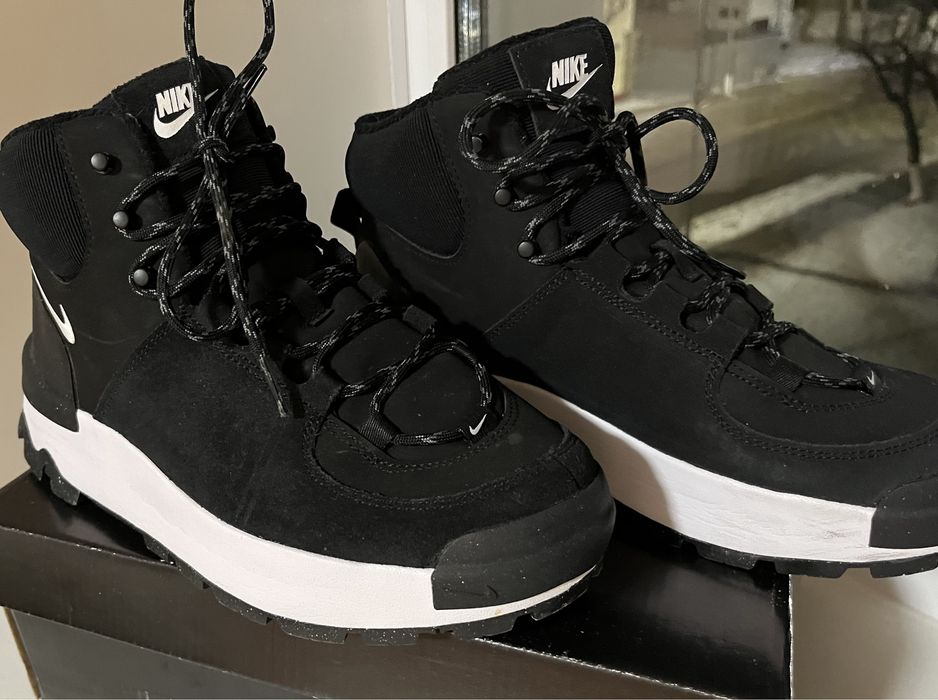 Продам кроссовки Nike