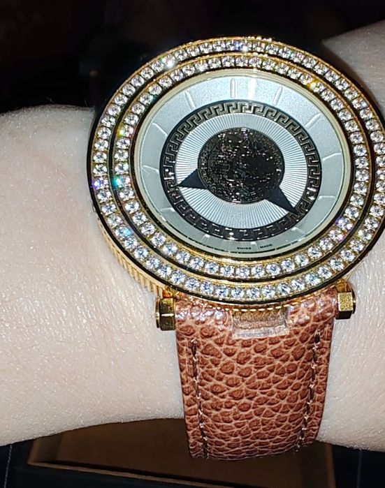 Часы Versace, женские, новые, возможен торг.